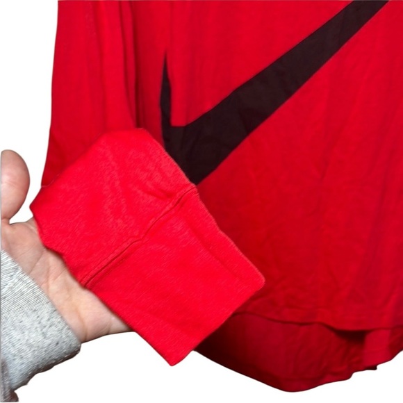 Nike Woman’s Long Sleeve Scoop Neck Round Hem Shirt Size Large - Picture 2 of 7